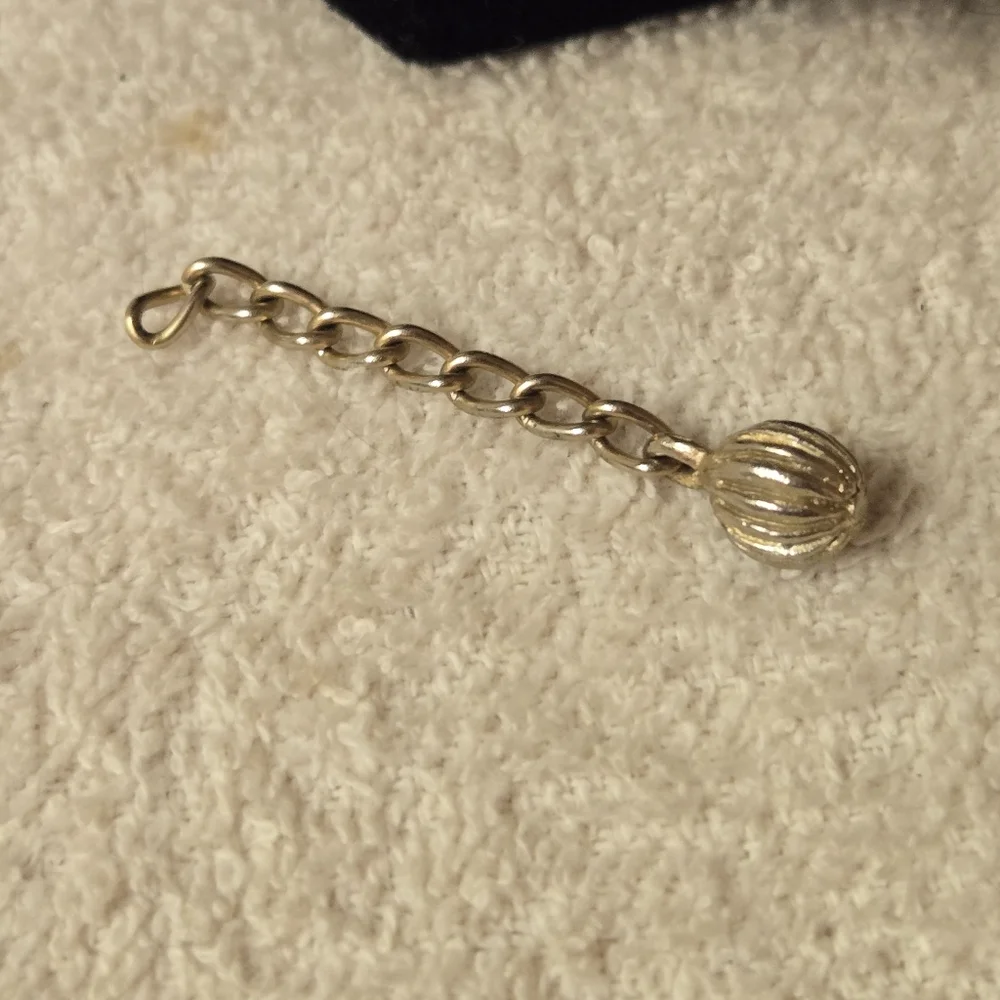 Vintage gold tone necklace